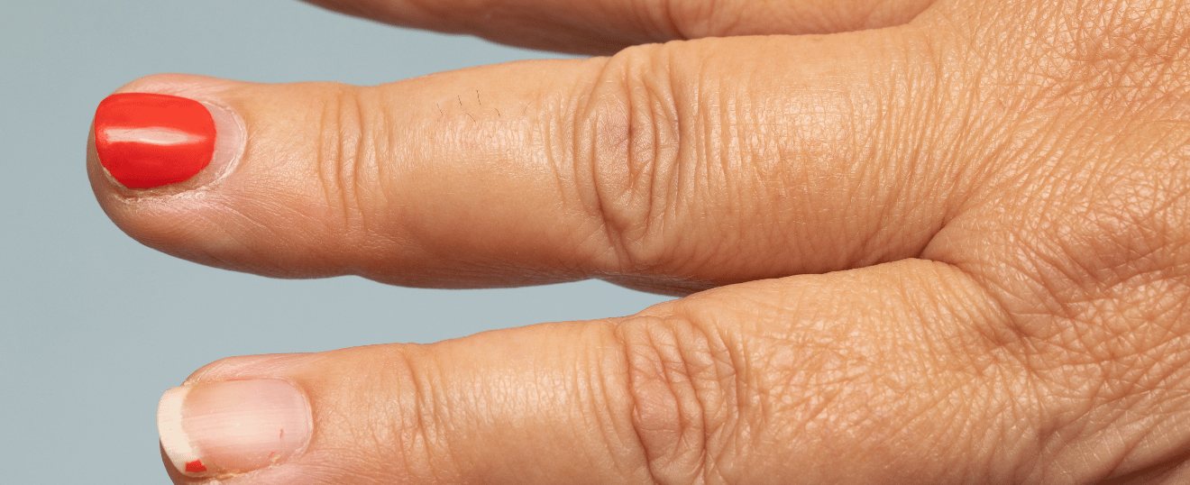 Dépose du Vernis Semi-Permanent – Douceur &amp; Respect de l’Ongle Naturel